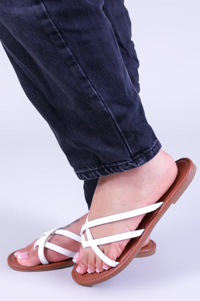 ESSENCE STRAP FLATS