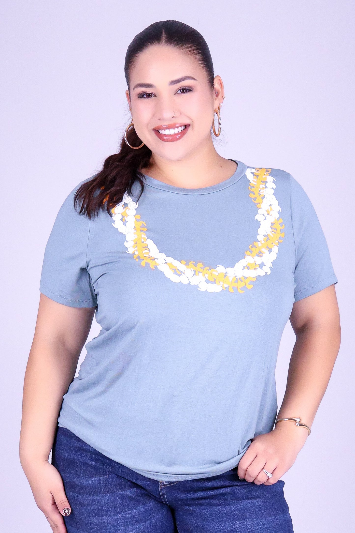 TWISTED PUAKENIKENI PIKAKE LEI TEE