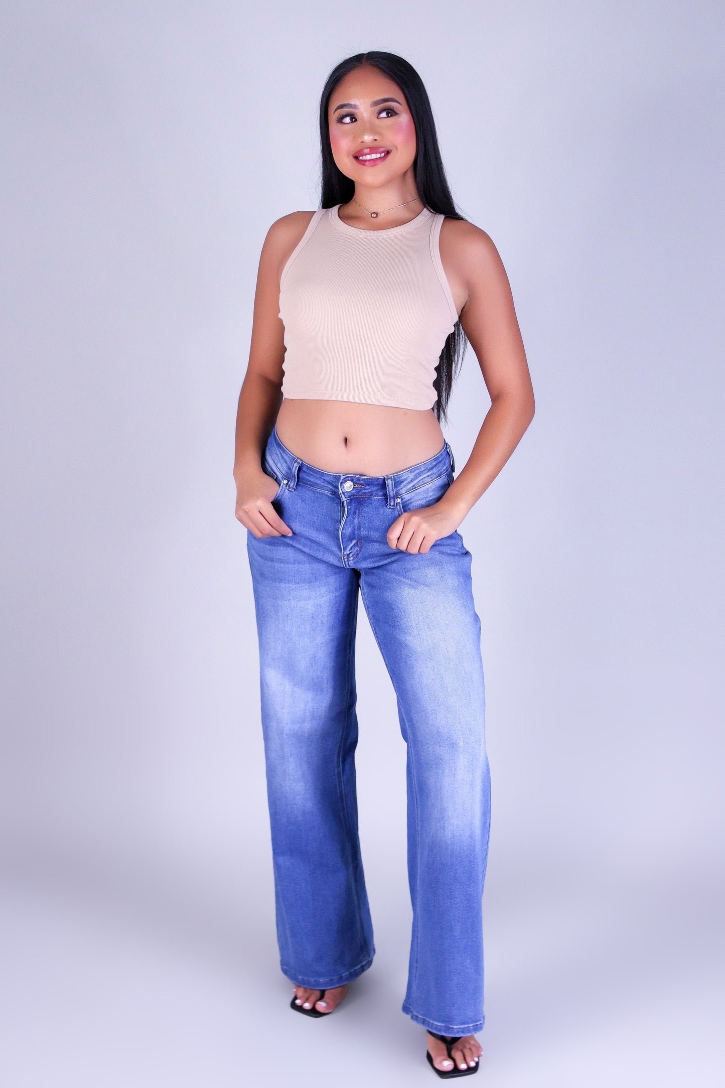 PRETTY IN BASIC CROP TANK