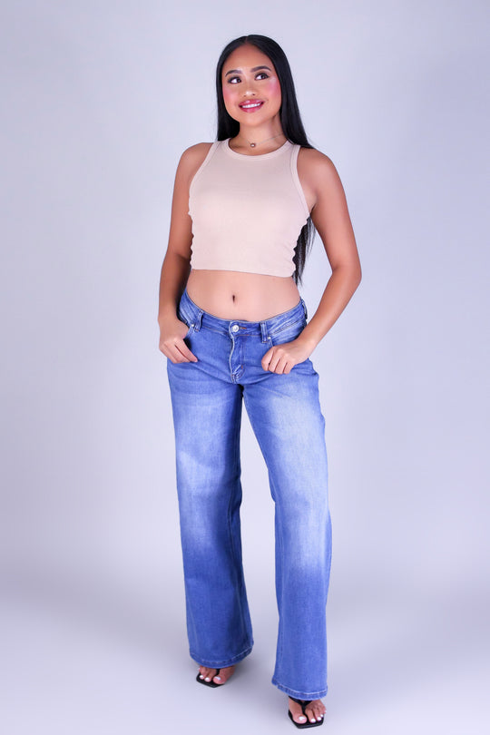 PRETTY IN BASIC CROP TANK