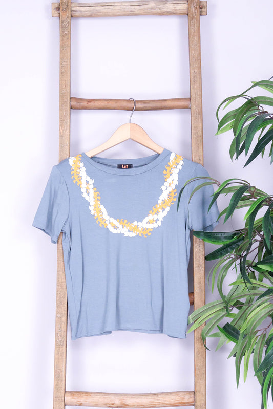 TWISTED PUAKENIKENI PIKAKE LEI TEE | KIDS SIZE 8-16