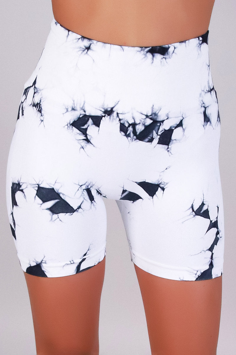 Jeans Warehouse Hawaii - BIKE SHORTS - SNATCHED SEAMLESS TIE DYE BIKE SHORTS | By LA 12ST