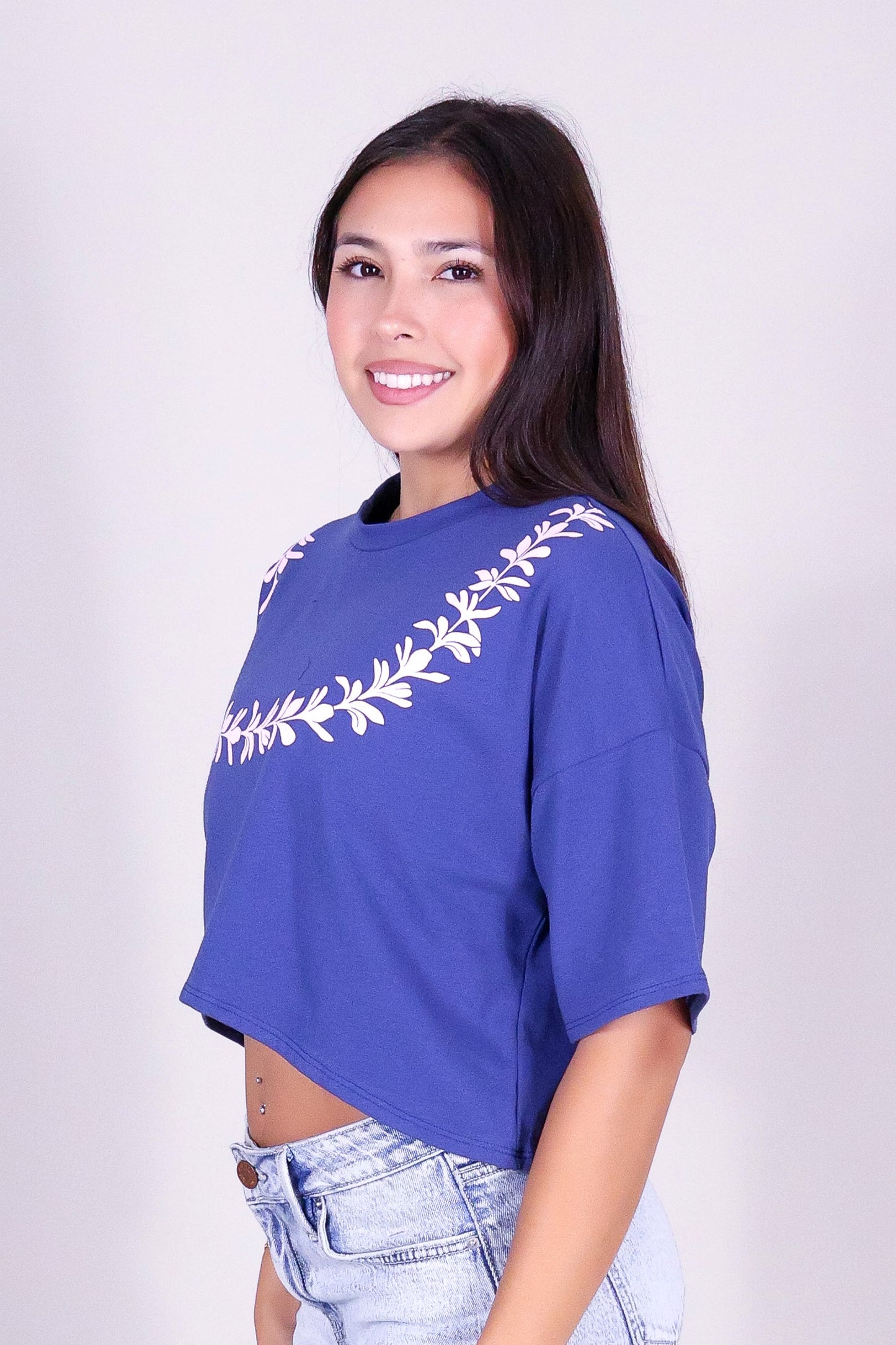 PLUMERIA LEI CROP TEE