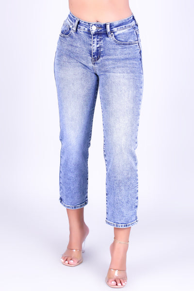 LET ME HELP YOU CROPPED JEANS