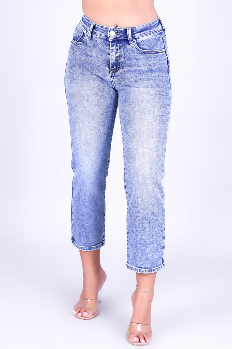 LET ME HELP YOU CROPPED JEANS