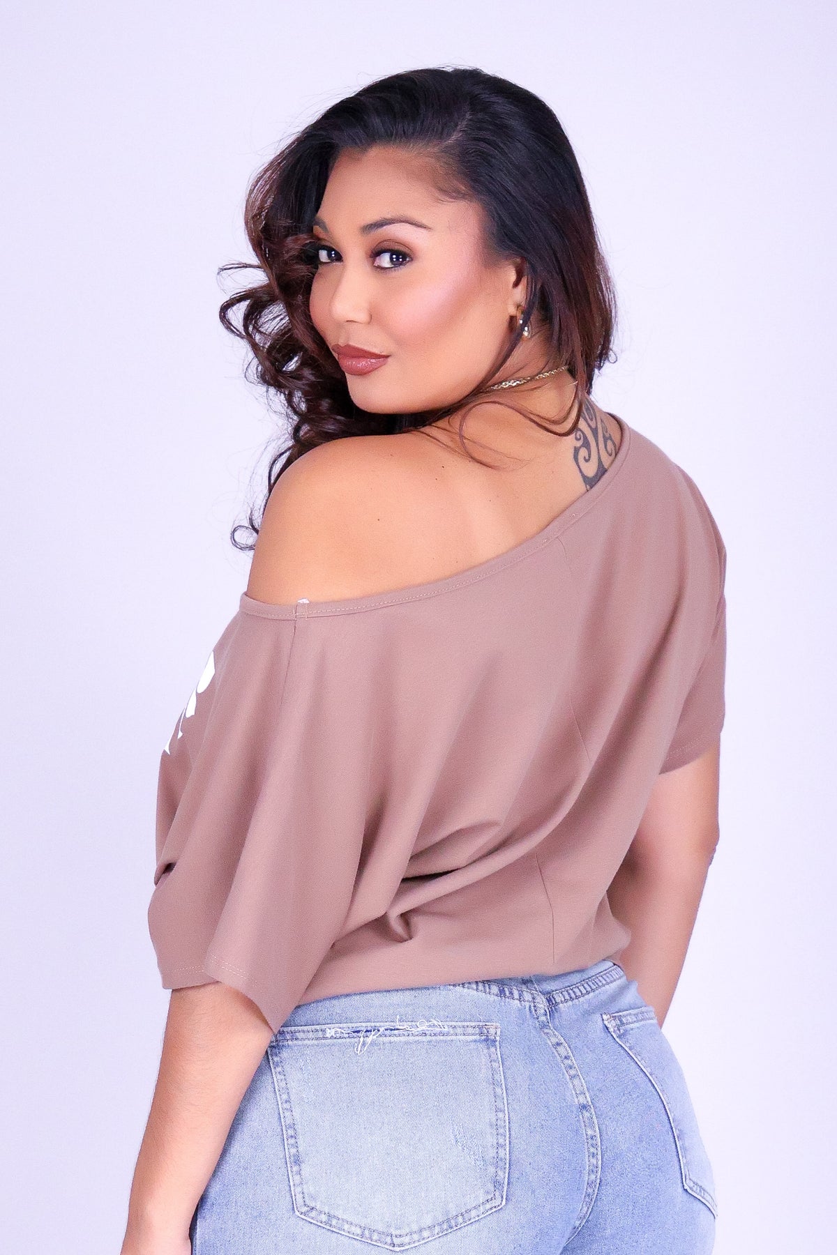 ULU QUILT OFF SHOULDER TEE