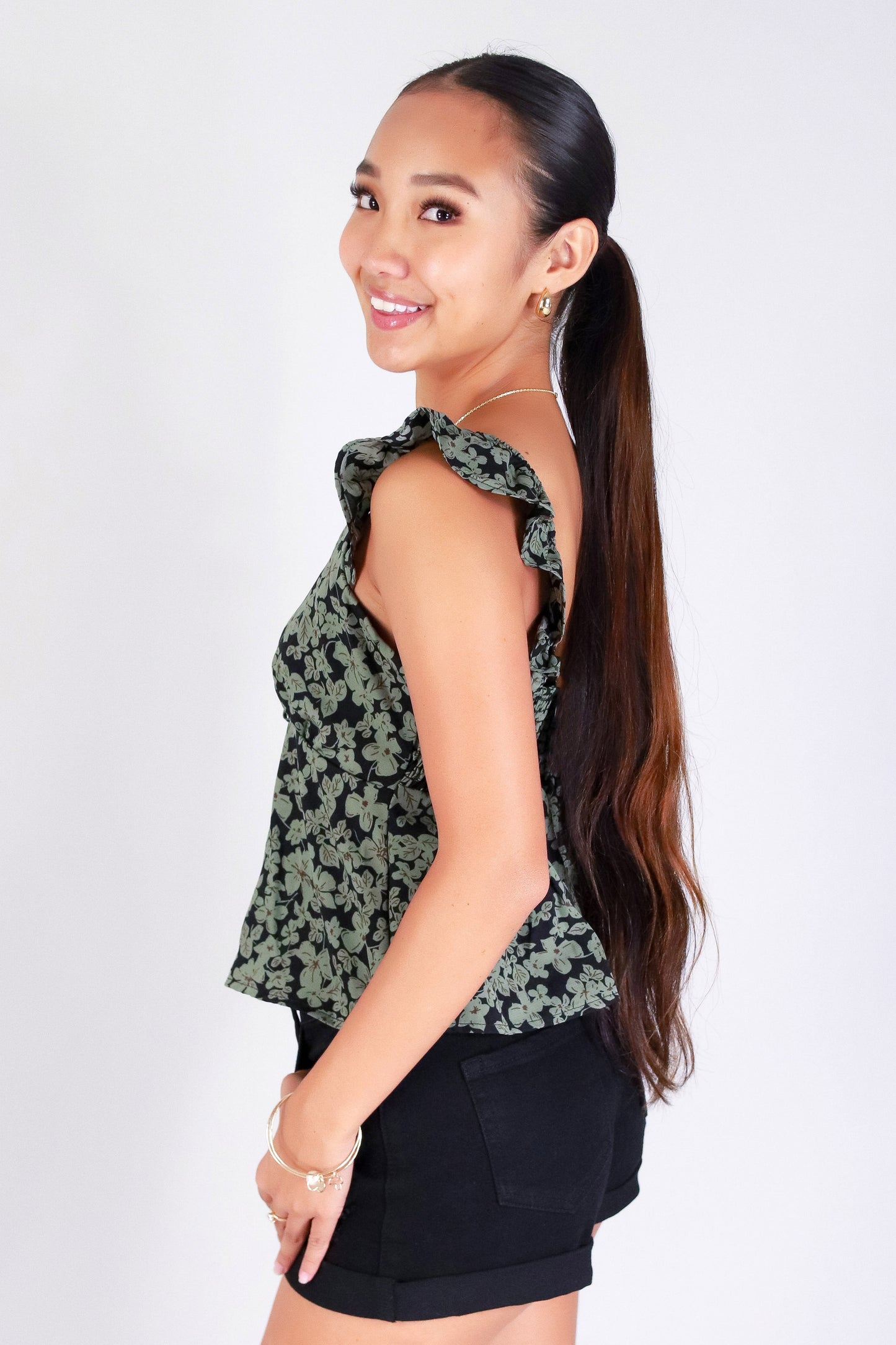 PRETTY IN PETALS TOP