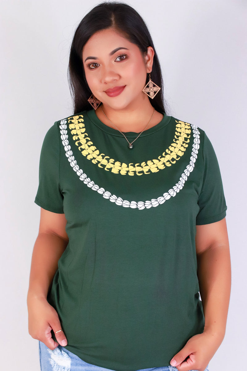 Jeans Warehouse Hawaii - PLUS S/S SCREENS - PUAKENIKENI PIKAKE NA LEI TEE | By LUZ