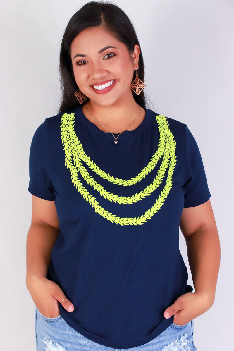 Jeans Warehouse Hawaii - PLUS S/S SCREENS - PAKALANA 3 STRAND LEI TEE | By LUZ