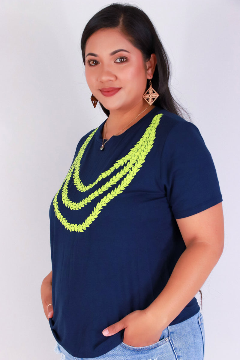 Jeans Warehouse Hawaii - PLUS S/S SCREENS - PAKALANA 3 STRAND LEI TEE | By LUZ