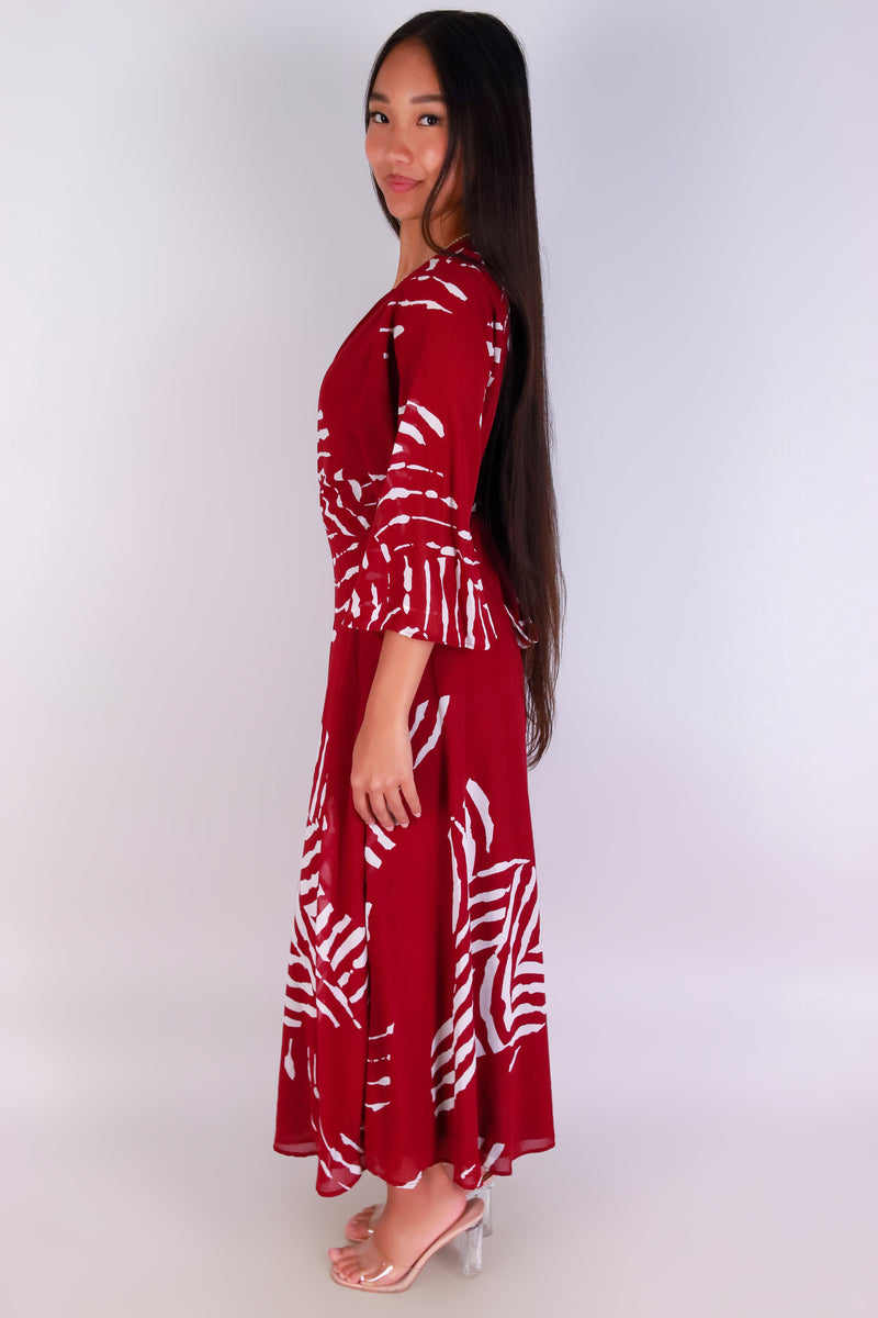 Jeans Warehouse Hawaii - SLEEVE SHORT PRINT DRESSES - MOONLIT MUSE MAXI DRESS | By HYFVE