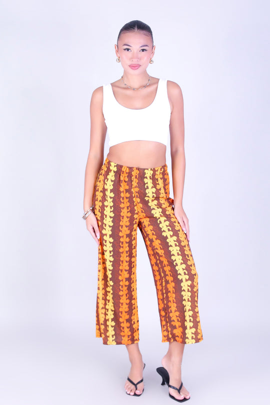 PUAKENIKENI OUTLINE CAPRI'S