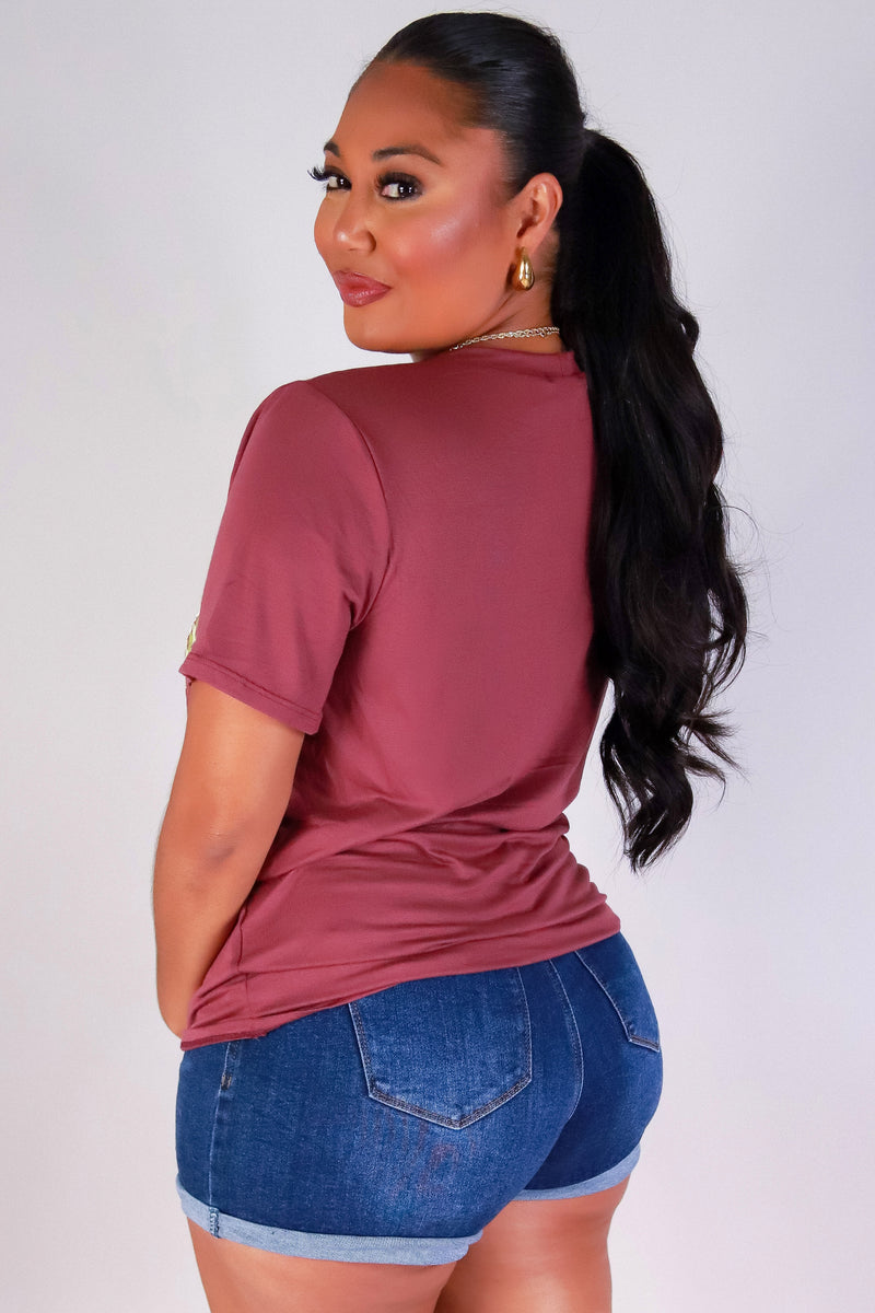 Jeans Warehouse Hawaii - PLUS S/S SCREENS - PAKALANA PIKAKE LEI TEE | By LUZ