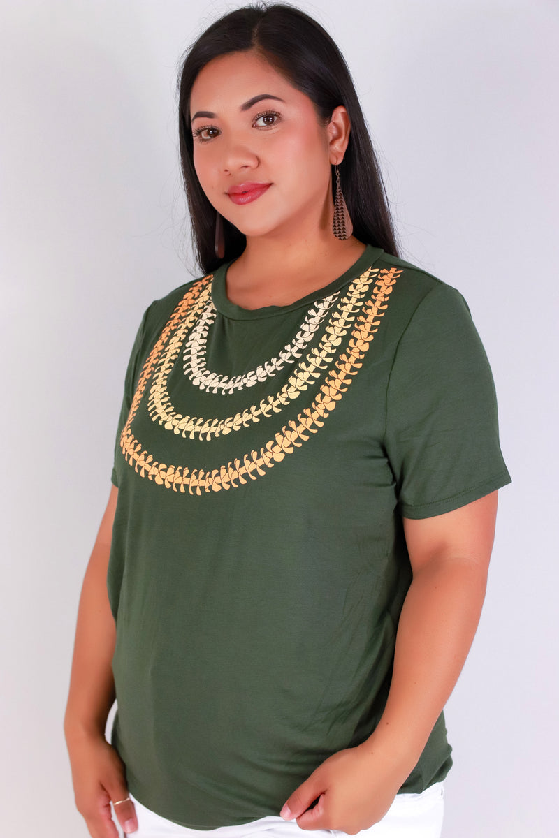 Jeans Warehouse Hawaii - PLUS S/S SCREENS - PUAKENIKENI 3 STRAND LEI TEE | By LUZ