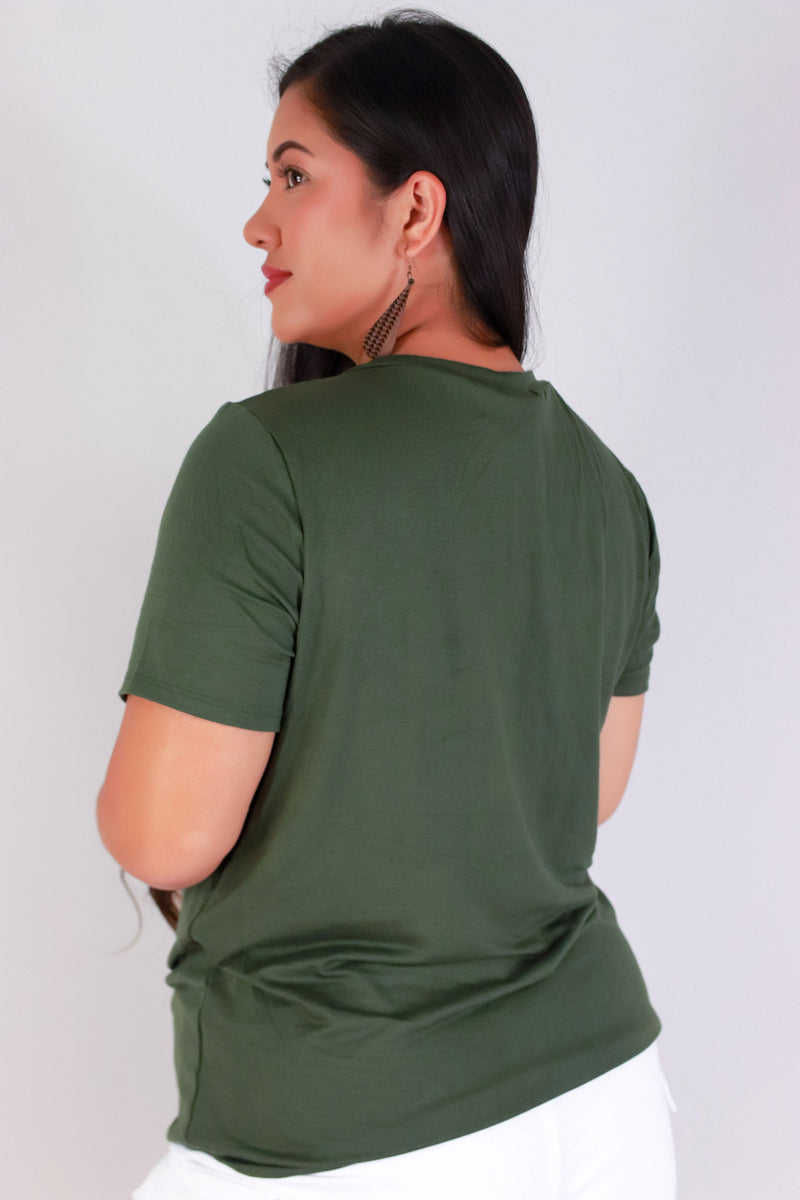 Jeans Warehouse Hawaii - PLUS S/S SCREENS - PUAKENIKENI 3 STRAND LEI TEE | By LUZ