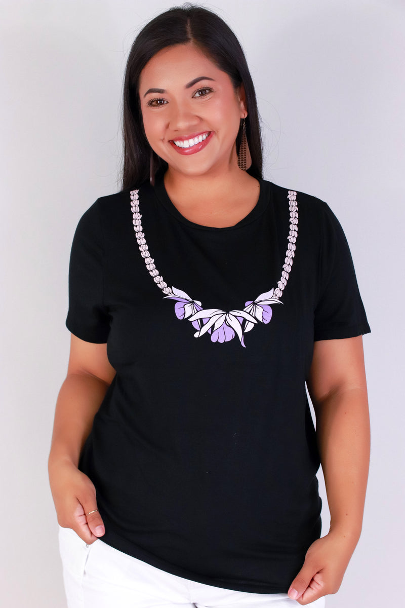 Jeans Warehouse Hawaii - PLUS S/S SCREENS - HONOHONO LEI TEE | By LUZ