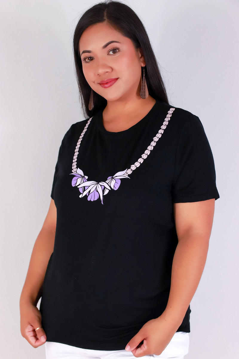 Jeans Warehouse Hawaii - PLUS S/S SCREENS - HONOHONO LEI TEE | By LUZ
