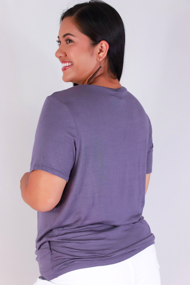 Jeans Warehouse Hawaii - PLUS S/S SCREENS - HONOHONO LEI TEE | By LUZ
