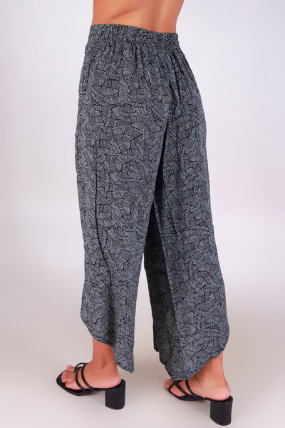 Jeans Warehouse Hawaii - PRINT WOVEN PANTS - SUNSET STROLL CAPRI'S | By YMI JEANS