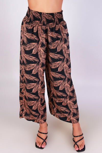 Jeans Warehouse Hawaii - PRINT WOVEN CAPRI'S - SEASIDE BREEZE WOVEN CAPRI'S | By PAPERMOON/ B_ENVIED