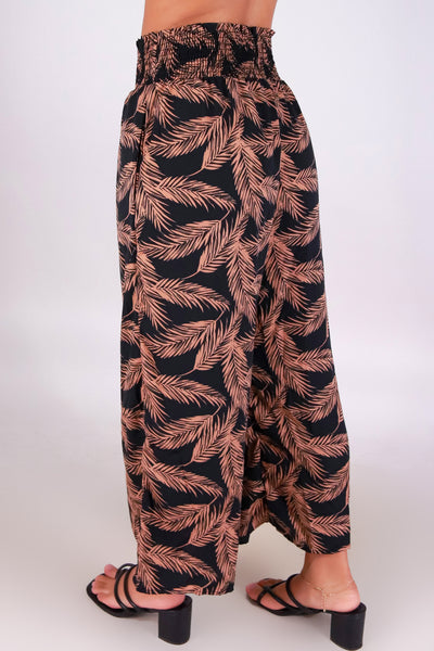 Jeans Warehouse Hawaii - PRINT WOVEN CAPRI'S - SEASIDE BREEZE WOVEN CAPRI'S | By PAPERMOON/ B_ENVIED