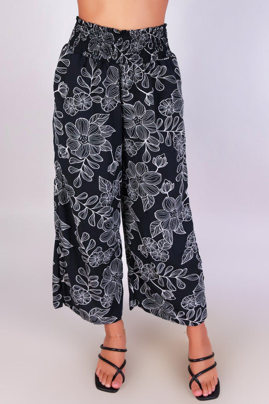 FLUTTER KISSES WOVEN CAPRI'S