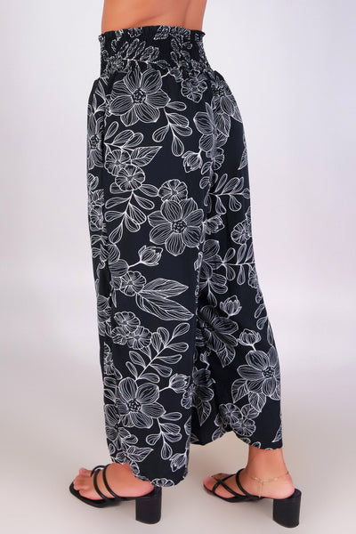 Jeans Warehouse Hawaii - PRINT WOVEN CAPRI'S - FLUTTER KISSES WOVEN CAPRI'S | By PAPERMOON/ B_ENVIED