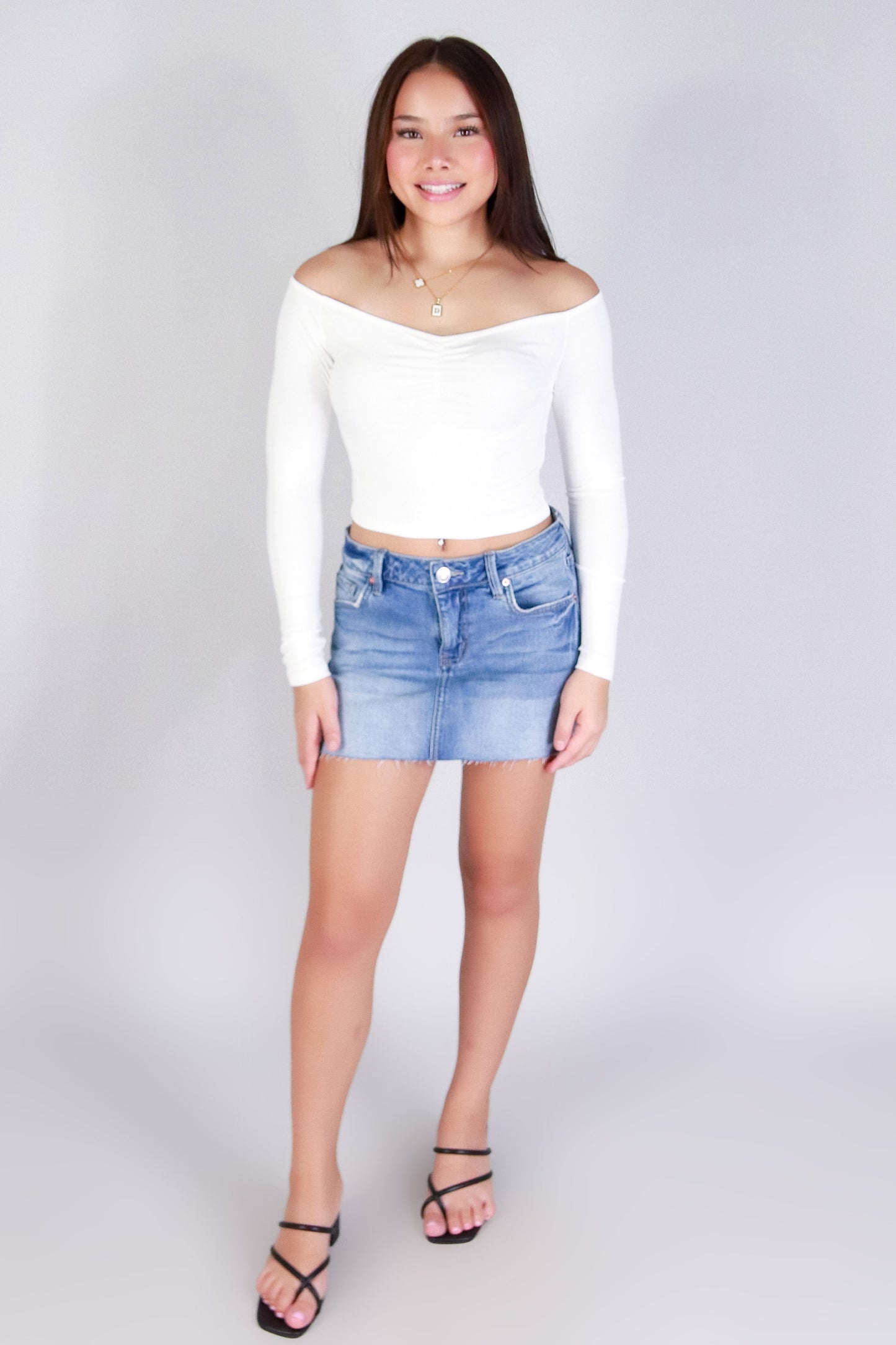 CAREFREE CROP OFF SHOULDER TOP