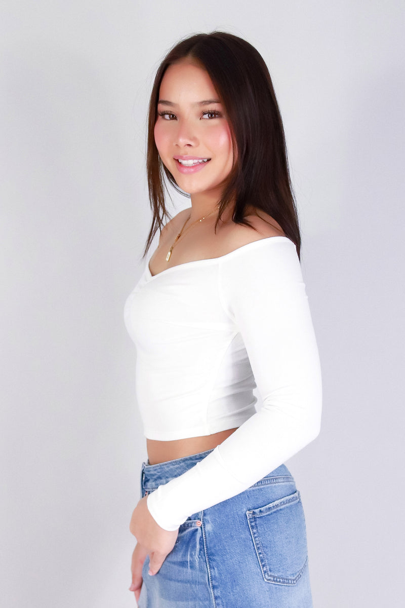 CAREFREE CROP OFF SHOULDER TOP