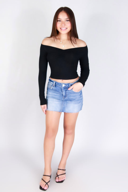 CAREFREE CROP OFF SHOULDER TOP