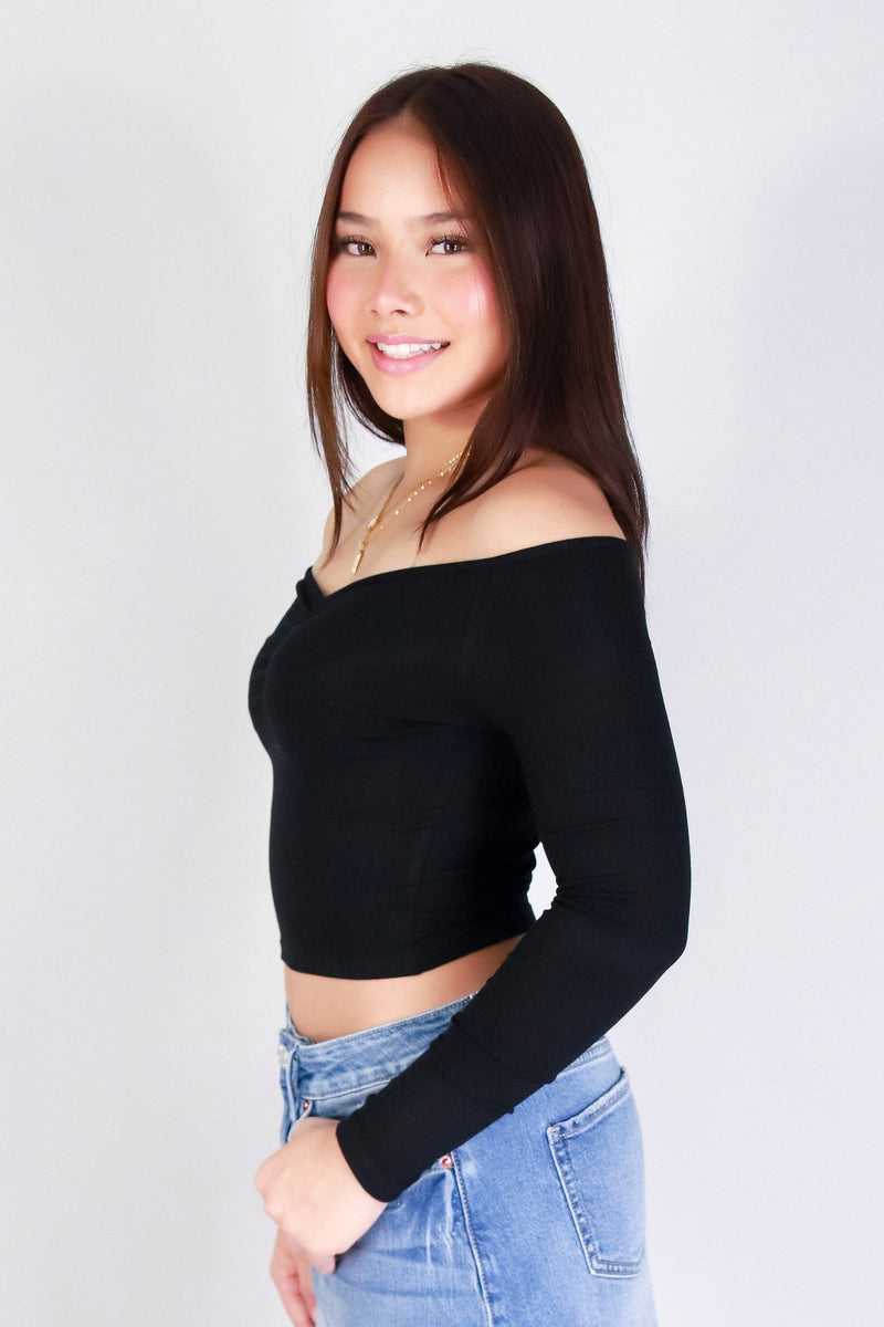 CAREFREE CROP OFF SHOULDER TOP