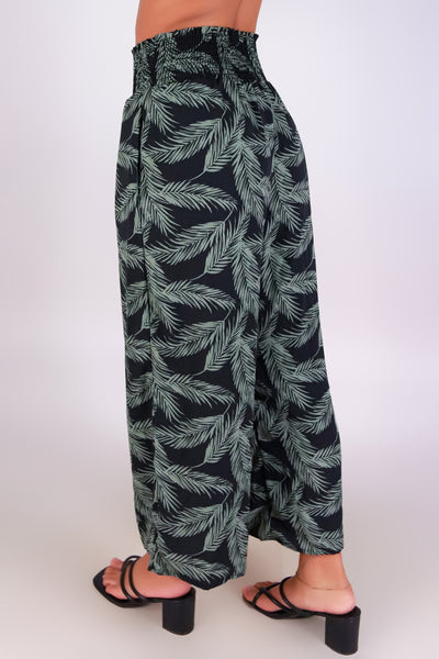 Jeans Warehouse Hawaii - PRINT WOVEN CAPRI'S - SEASIDE BREEZE WOVEN CAPRI'S | By PAPERMOON/ B_ENVIED