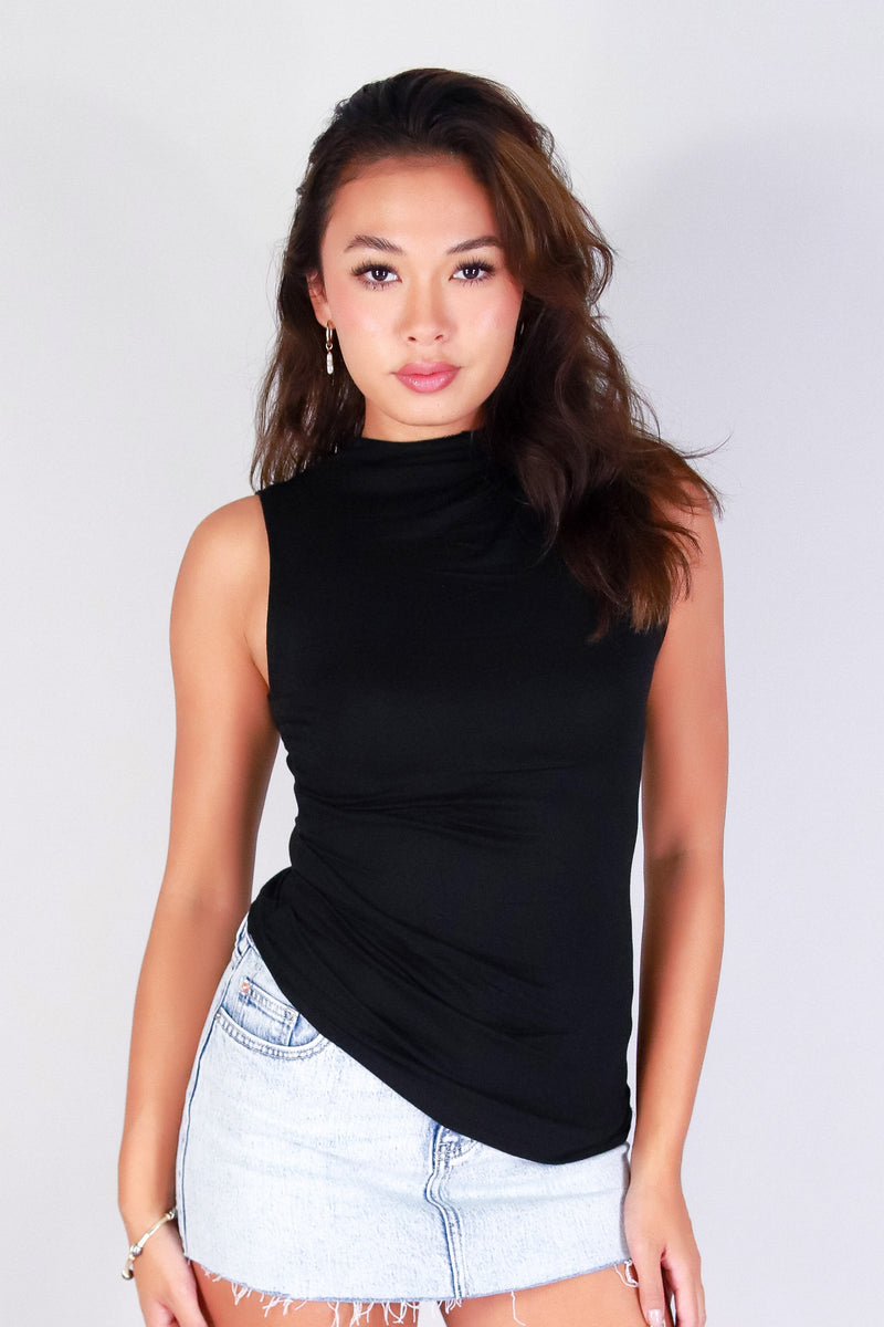 TWIST OF ELEGANCE TOP