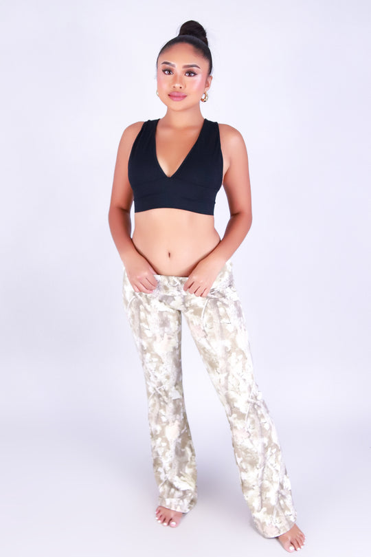 HUNTRESS VIBE HUNTING CAMO FLARE PANTS