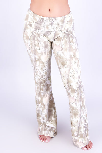 HUNTRESS VIBE HUNTING CAMO FLARE PANTS