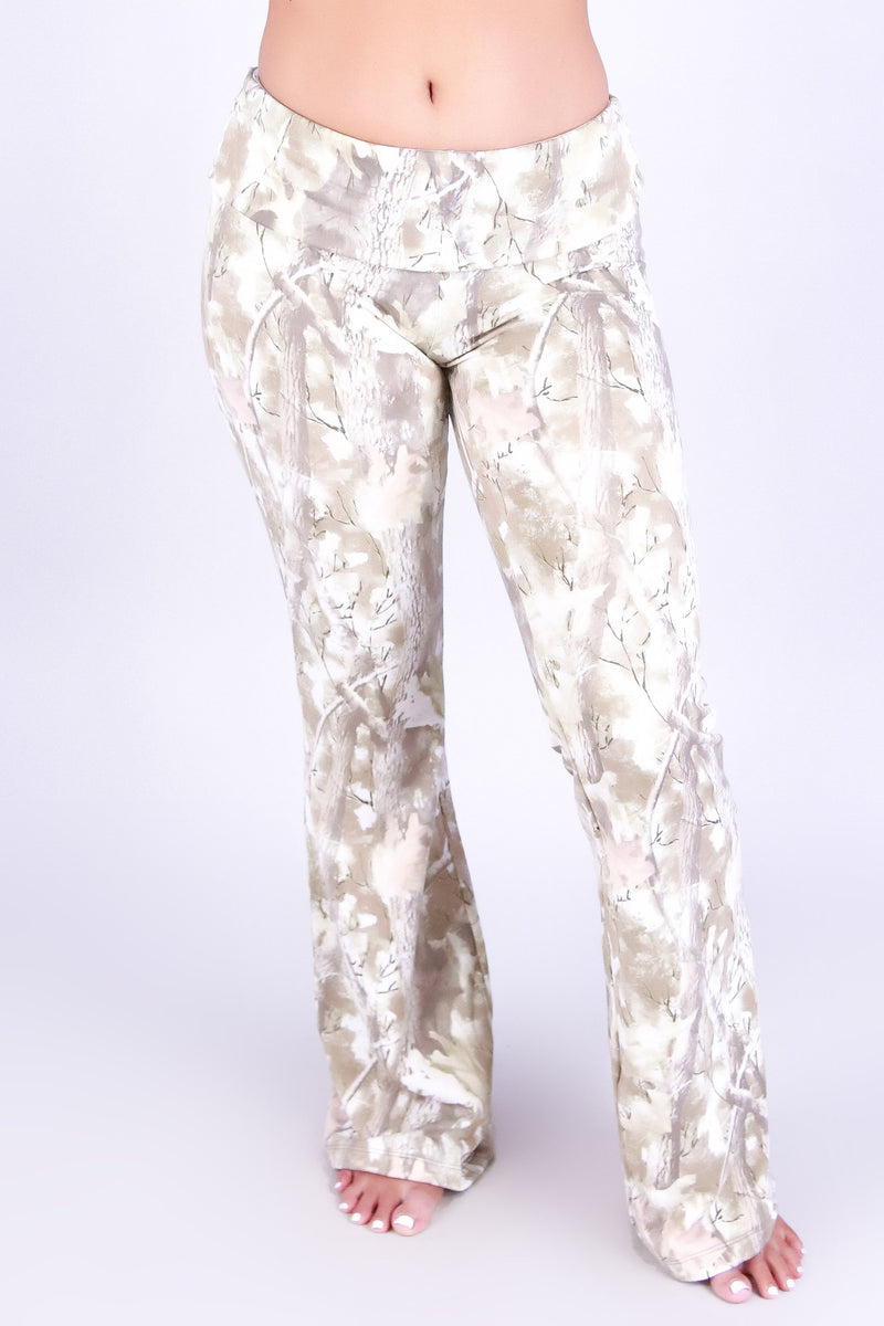 HUNTRESS VIBE HUNTING CAMO FLARE PANTS