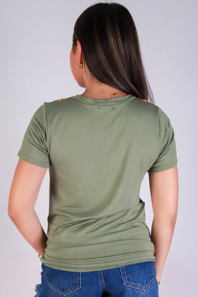 Jeans Warehouse Hawaii - S/S SCREEN - PUAKENIKENI 3 STRAND LEI TEE | By LUZ