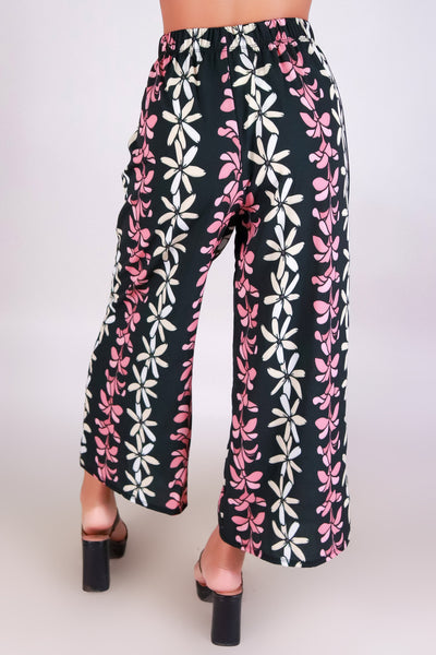 Jeans Warehouse Hawaii - PRINT WOVEN CAPRI'S - PLUMERIA TIARE WOVEN CAPRI'S | By LUZ