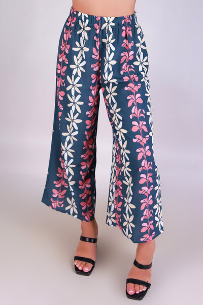 Jeans Warehouse Hawaii - PRINT WOVEN CAPRI'S - PLUMERIA TIARE WOVEN CAPRI'S | By LUZ