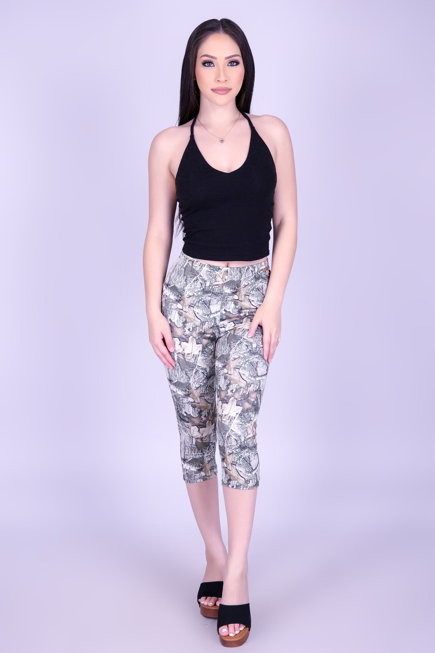 WEEKEND ESCAPE HUNTING CAMO CAPRI LEGGINGS