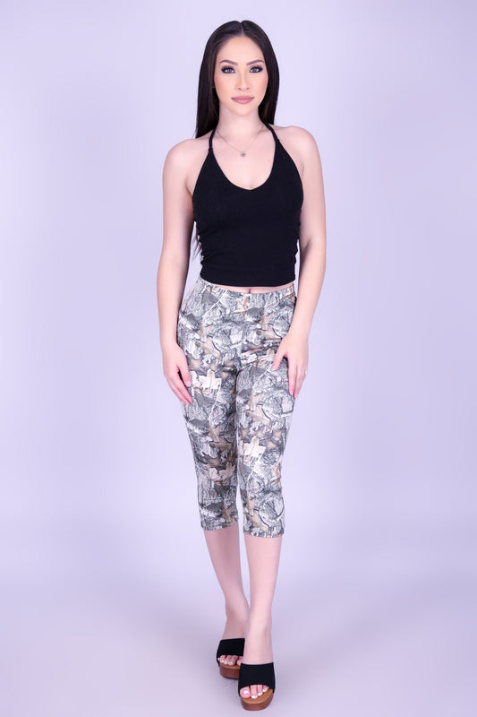 WEEKEND ESCAPE HUNTING CAMO CAPRI LEGGINGS