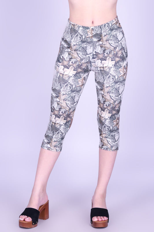 WEEKEND ESCAPE HUNTING CAMO CAPRI LEGGINGS