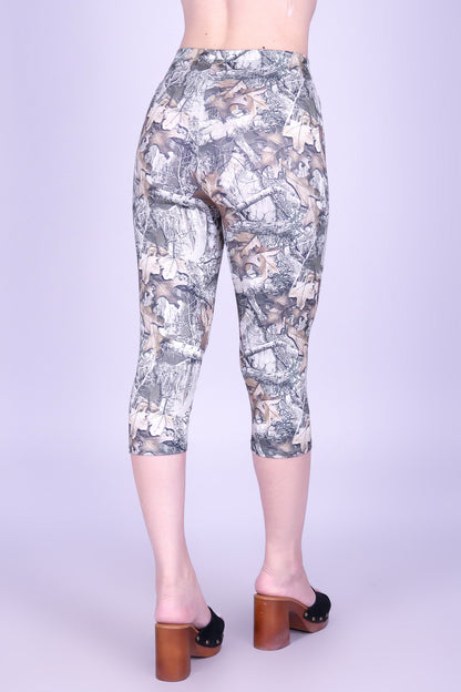 WEEKEND ESCAPE HUNTING CAMO CAPRI LEGGINGS