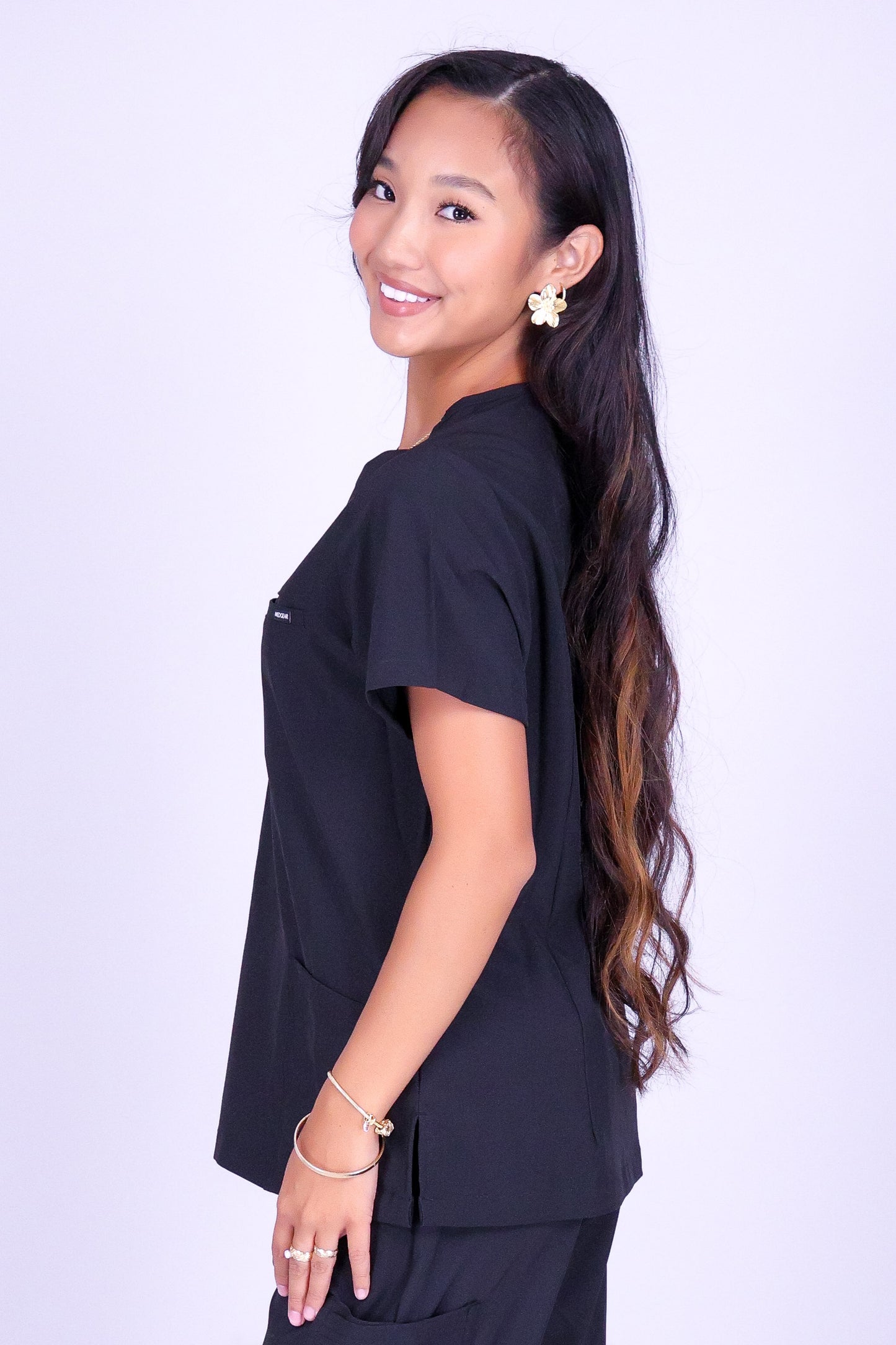 MOTION SCRUB TOP