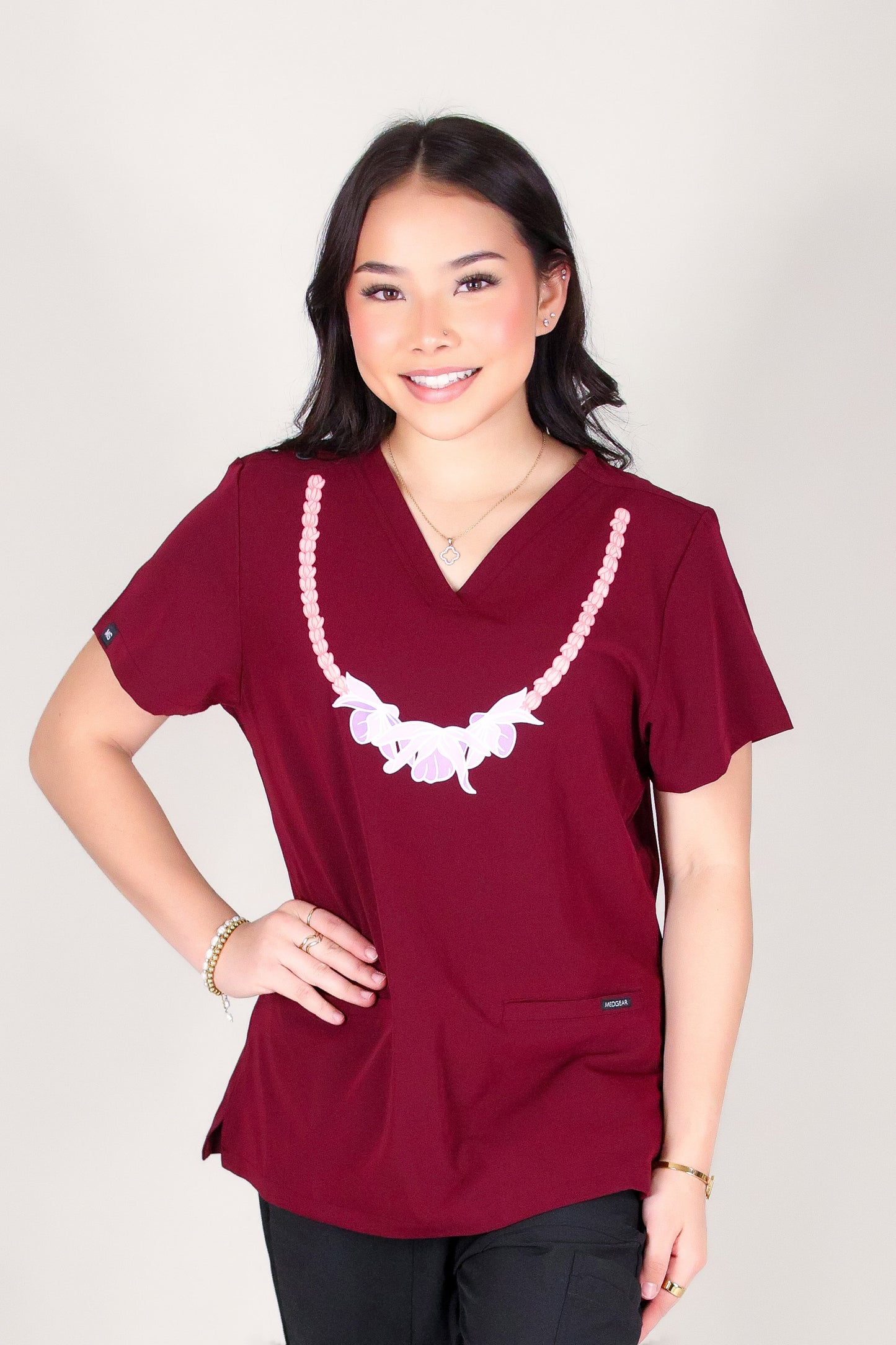 PIKAKE HONOHONO SCRUB TOP