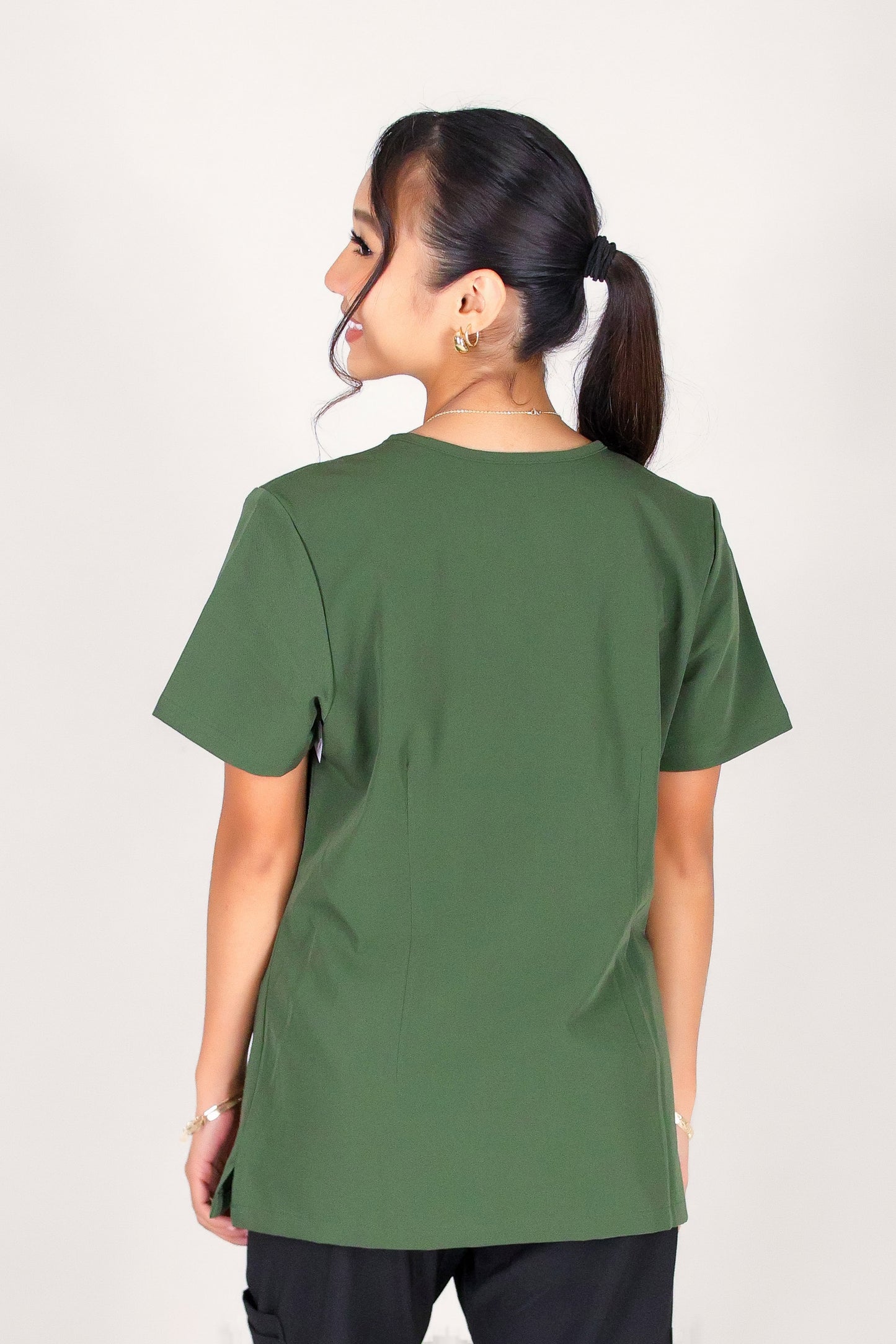 PIKAKE PUAKENIKENI SCRUB TOP