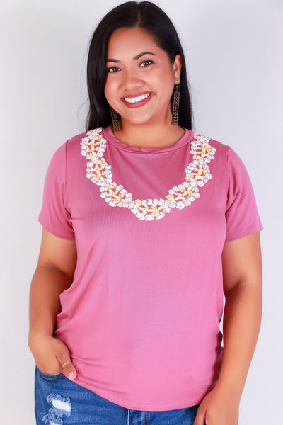 Jeans Warehouse Hawaii - PLUS S/S SCREENS - PIKAKE PUAKENIKENI LEI TEE | By LUZ