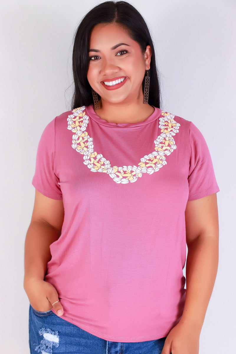 Jeans Warehouse Hawaii - PLUS S/S SCREENS - PIKAKE PUAKENIKENI LEI TEE | By LUZ
