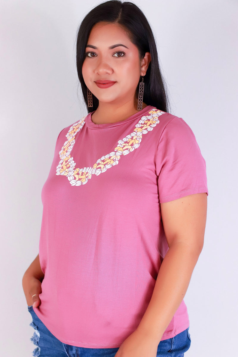 Jeans Warehouse Hawaii - PLUS S/S SCREENS - PIKAKE PUAKENIKENI LEI TEE | By LUZ