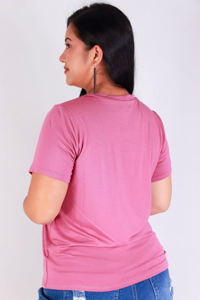 Jeans Warehouse Hawaii - PLUS S/S SCREENS - PIKAKE PUAKENIKENI LEI TEE | By LUZ